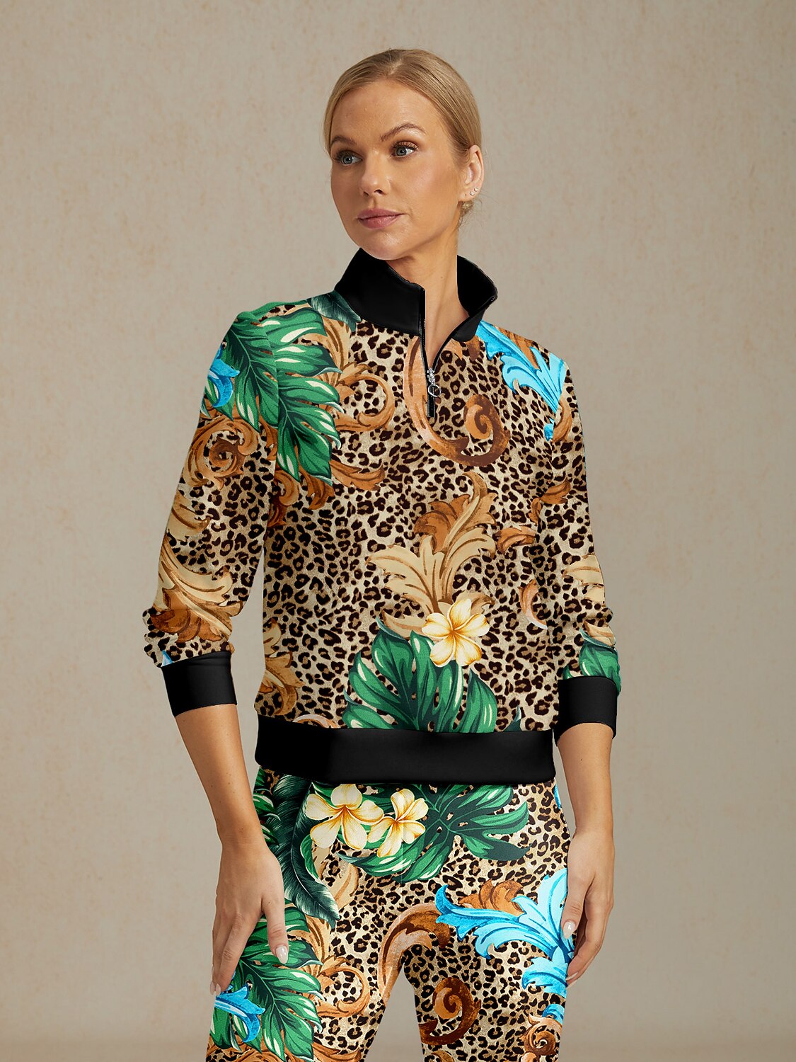 Wildlife Party Golf Sweatshirt